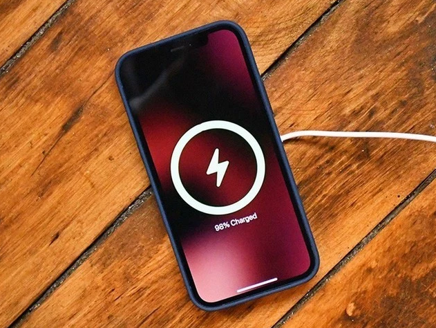 万秀苹果手机维修分享iPhone 12可以随便充电吗 
